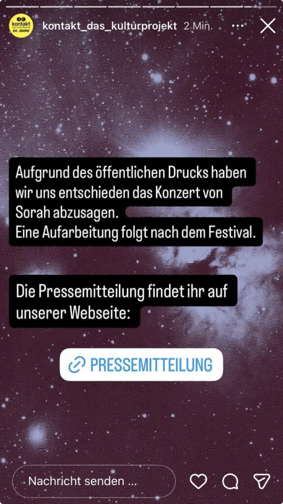 Screenshot einer Instagram-Story des kontakt-Festivals mit dem Text: "Aufgrund des öffentlichen Drucks haben wir uns entschieden das Konzert von Sorah abzusagen. Eine Aufarbeitung folgt nach dem Festival. Die Pressemitteilung findet ihr auf unserer Webseite:"